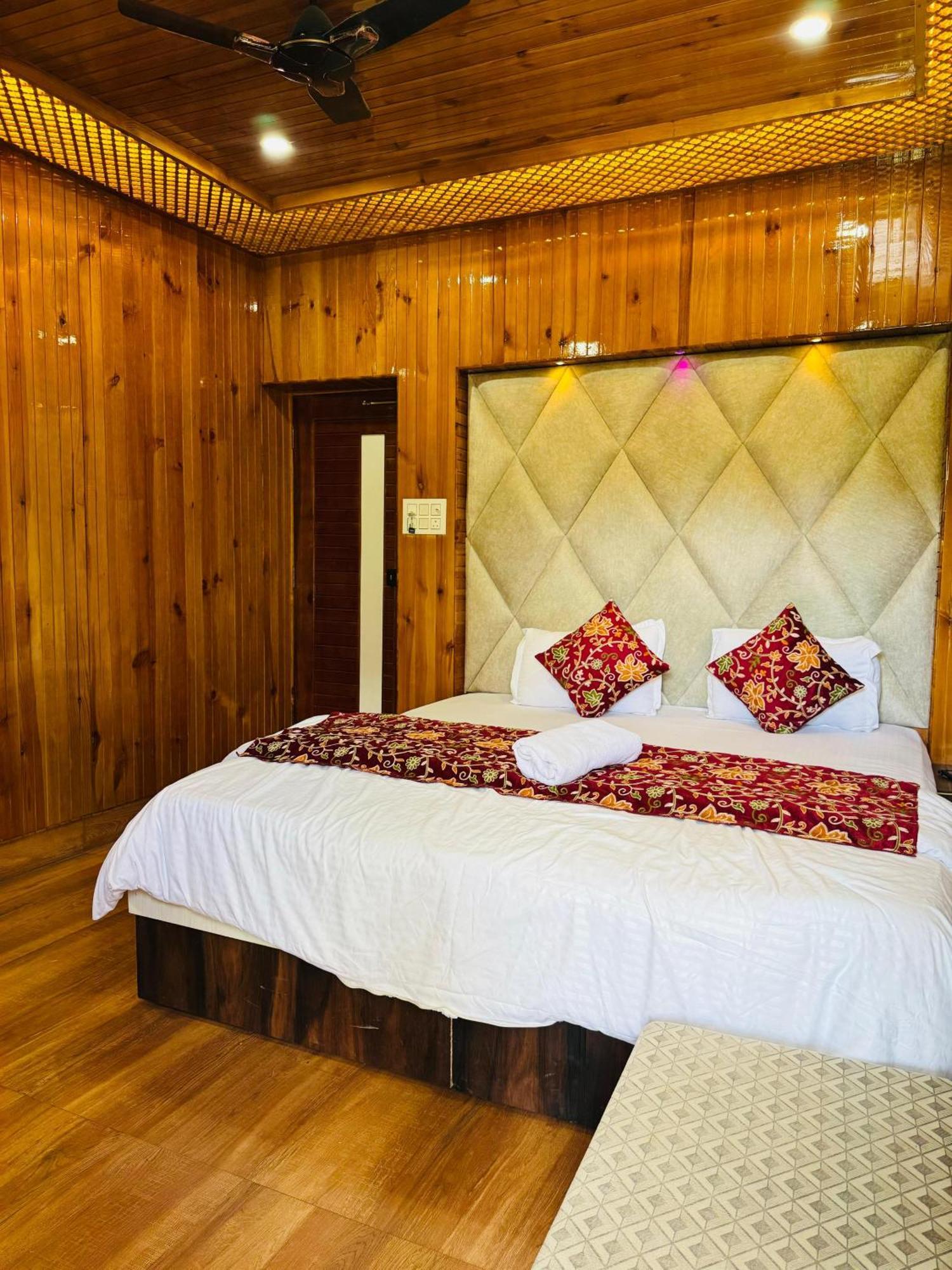Frosty Mountain Resort Pahalgam Luaran gambar